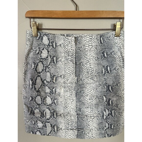 Free People Snake Print Mini Skirt,‎ Gray & White, Back Zipper, Size 6 - Picture 6 of 7